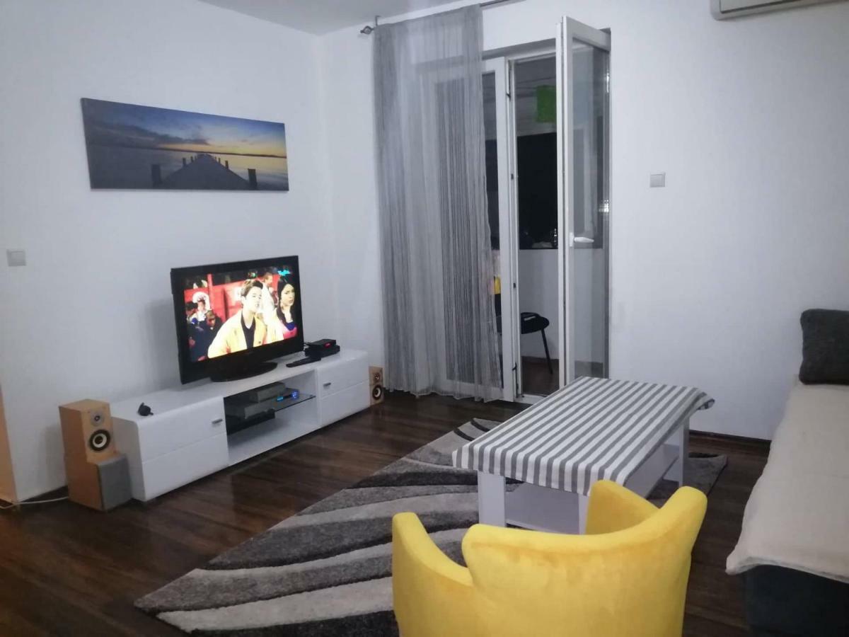 Yellow Apartment, Central Podgorica Exterior photo